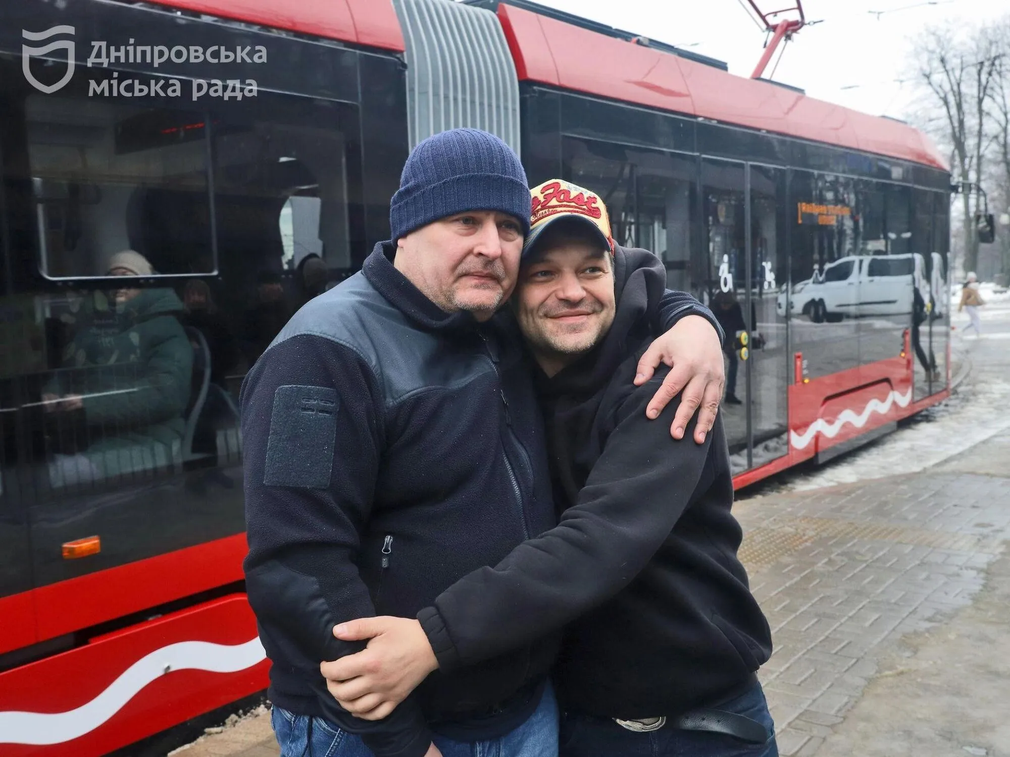 Удобный и комфортный для всех: первые пассажиры оценили новый низкопольный трамвай в Днепре