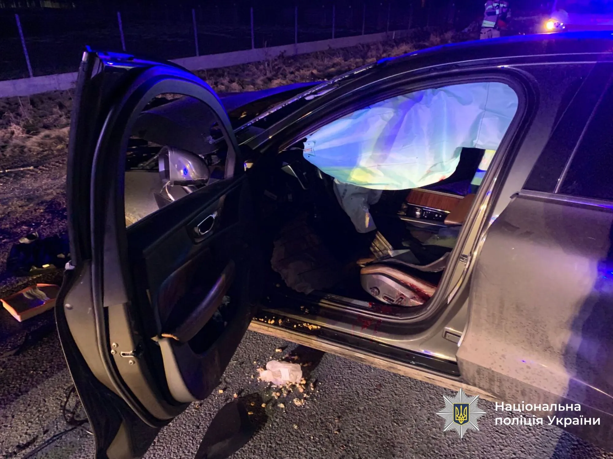 У селі на Прикарпатті сталася автотроща за участі чотирьох авто: загинули жінка і дитина. Фото