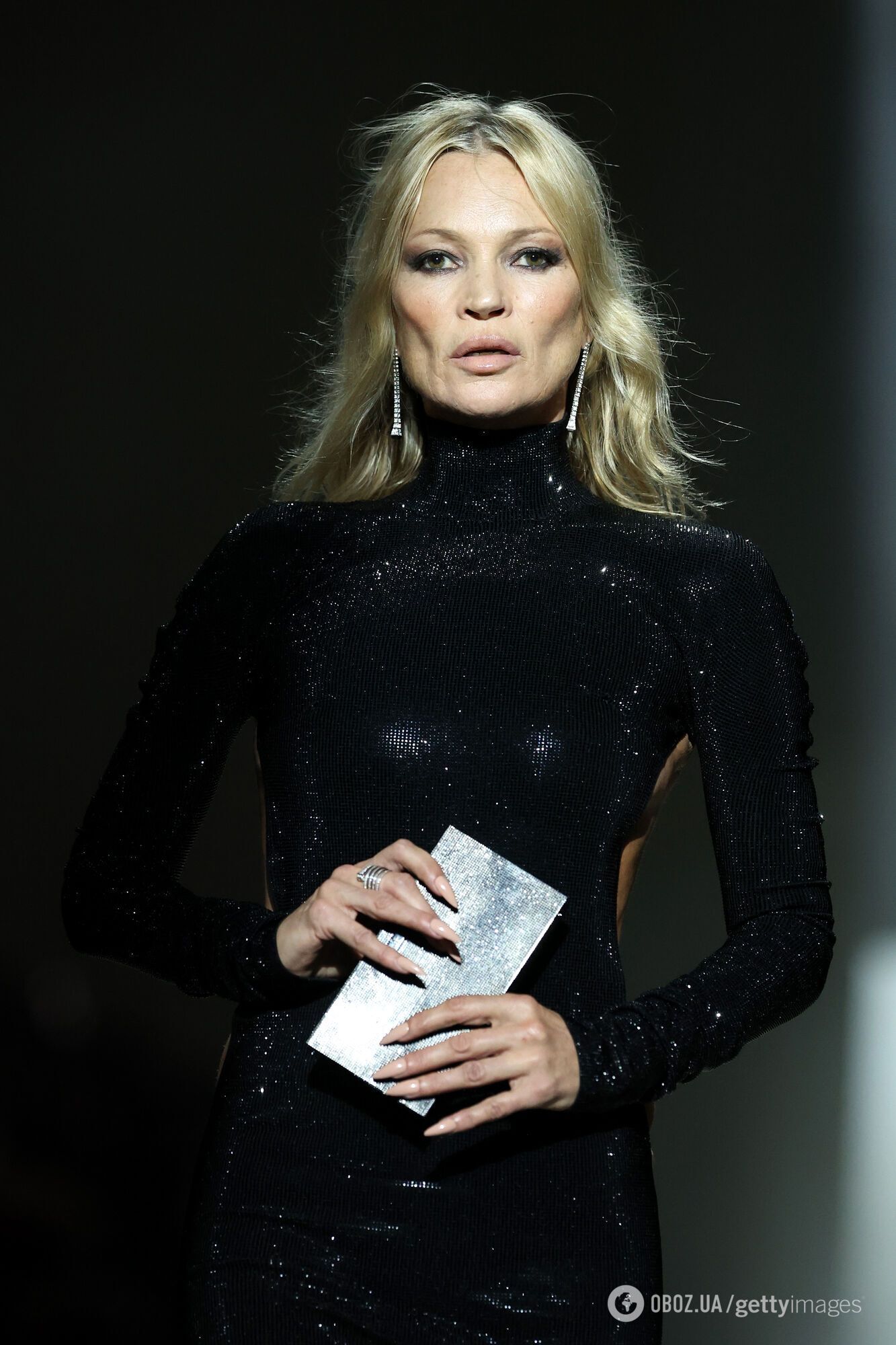 52-річна Кейт Мосс приголомшила публіку відвертим образом на Тижні моди в Мілані: супермодель одягла сукню з вирізом на спині нижче стегон