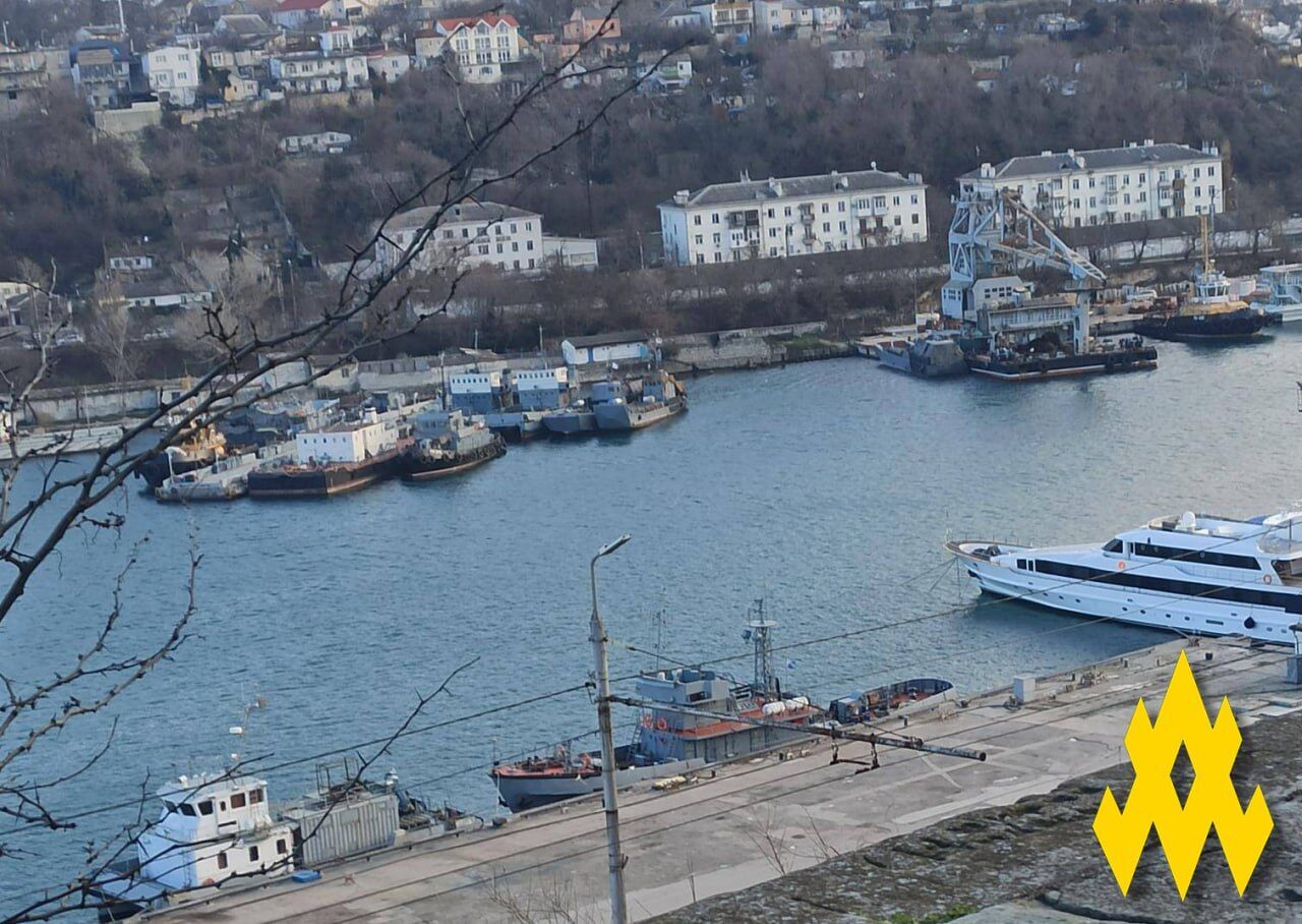 Окупанти перекинули катери 102-го загону спецназу ЧФ РФ до Південної бухти Севастополя: в "Атеш" пояснили, що відбувається. Фото