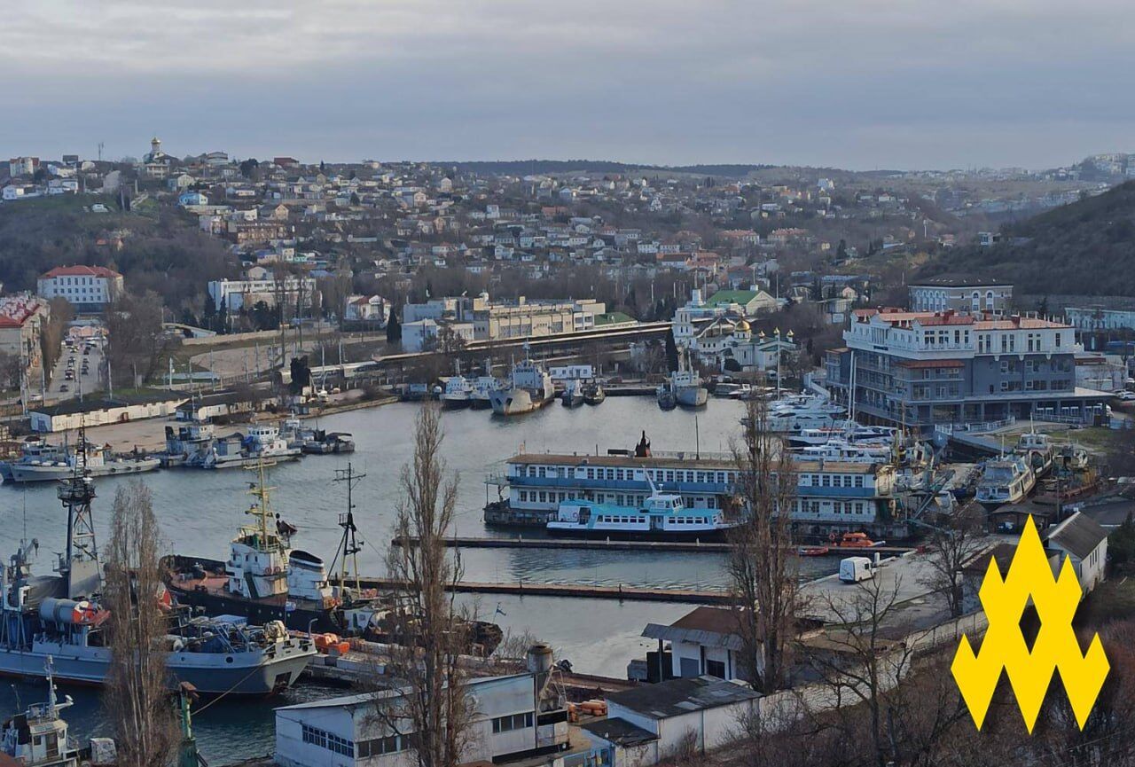 Окупанти перекинули катери 102-го загону спецназу ЧФ РФ до Південної бухти Севастополя: в "Атеш" пояснили, що відбувається. Фото