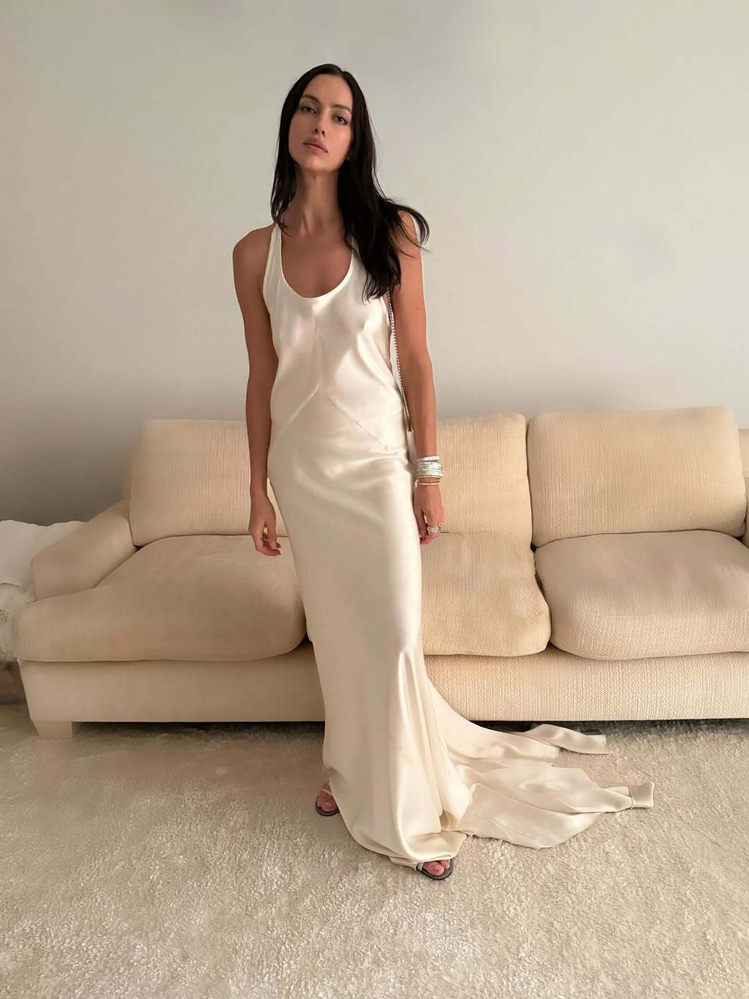 "Z-патриотку" Ирину Шейк разнесли в сети из-за отказа отвечать на вопрос о войне в Украине во время итальянского фестиваля