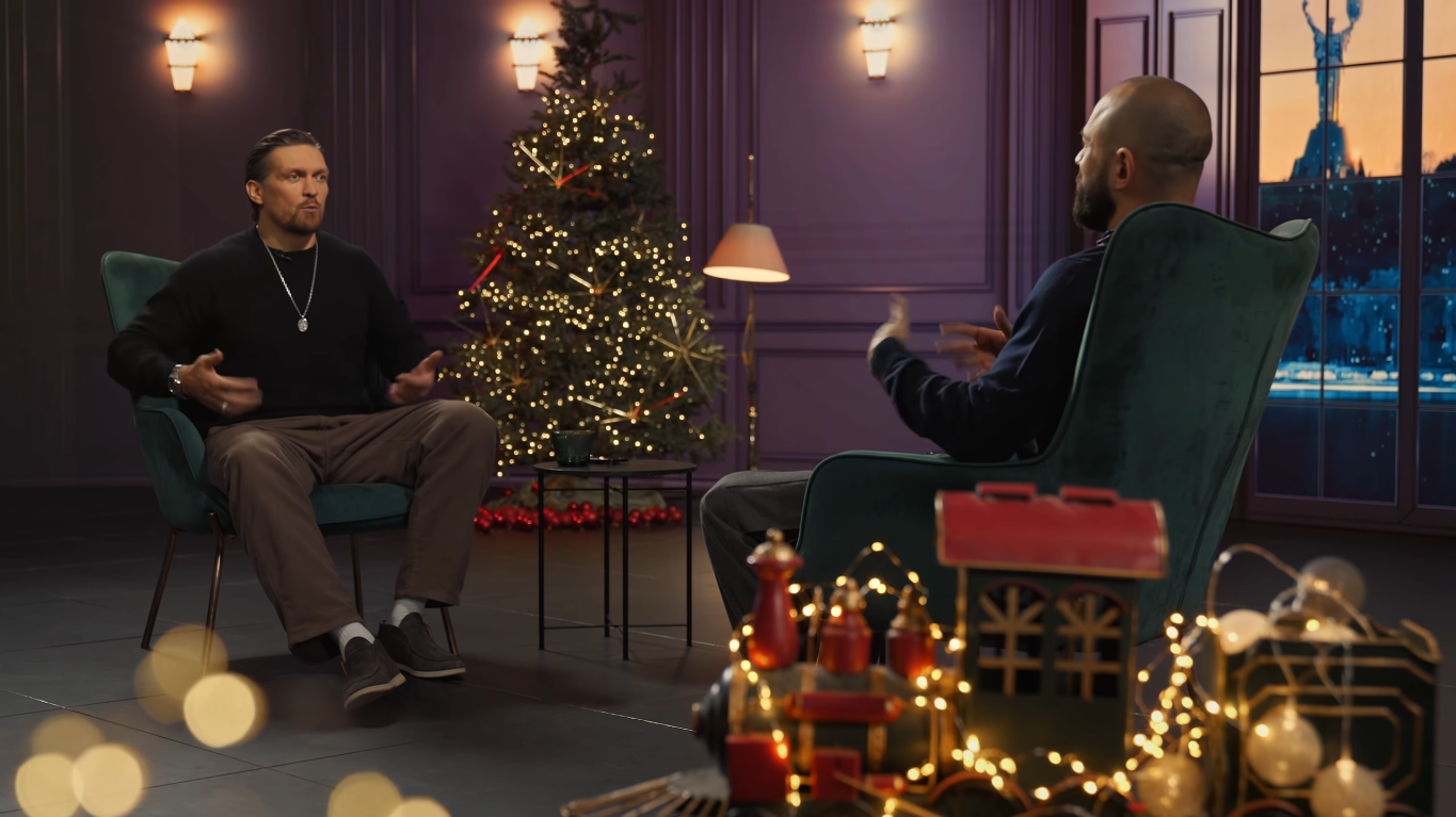 "Я уже уехал раз из Крыма..." Усик напугал Дуэйна Скалу Джонсона, объясняя, почему на самом деле не покинул Украину