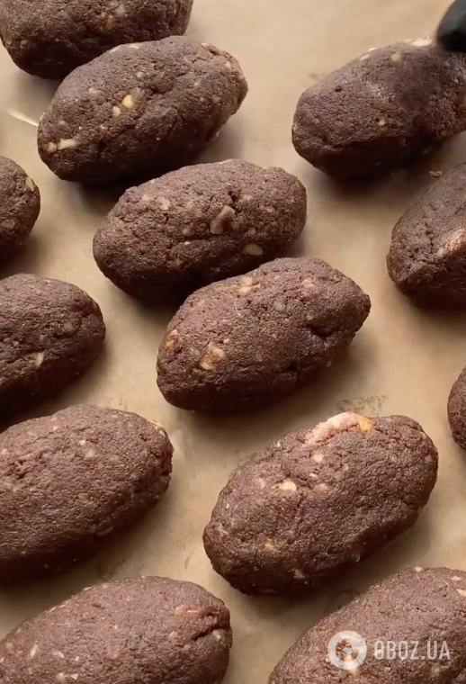 Домашні тістечка "Картопля" з бісквіта, з ніжним кремом і горіхами: ділимося рецептом