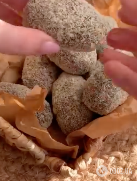 Домашні тістечка "Картопля" з бісквіта, з ніжним кремом і горіхами: ділимося рецептом