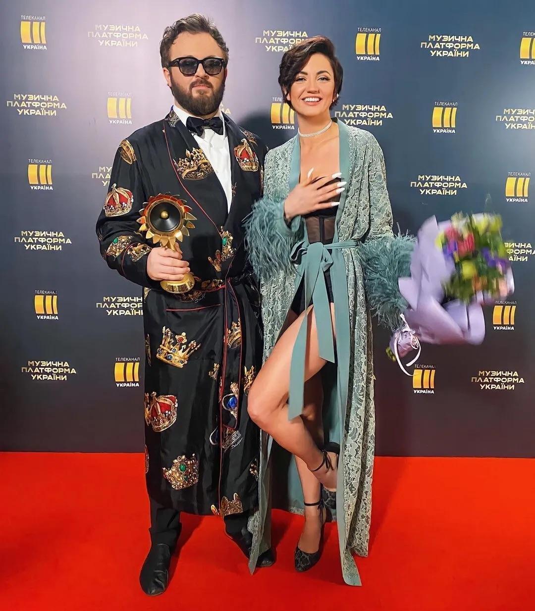 "Хочу дать изысканный ответ". Михаил Хома впервые заговорил о слухах относительно жены и двух детей