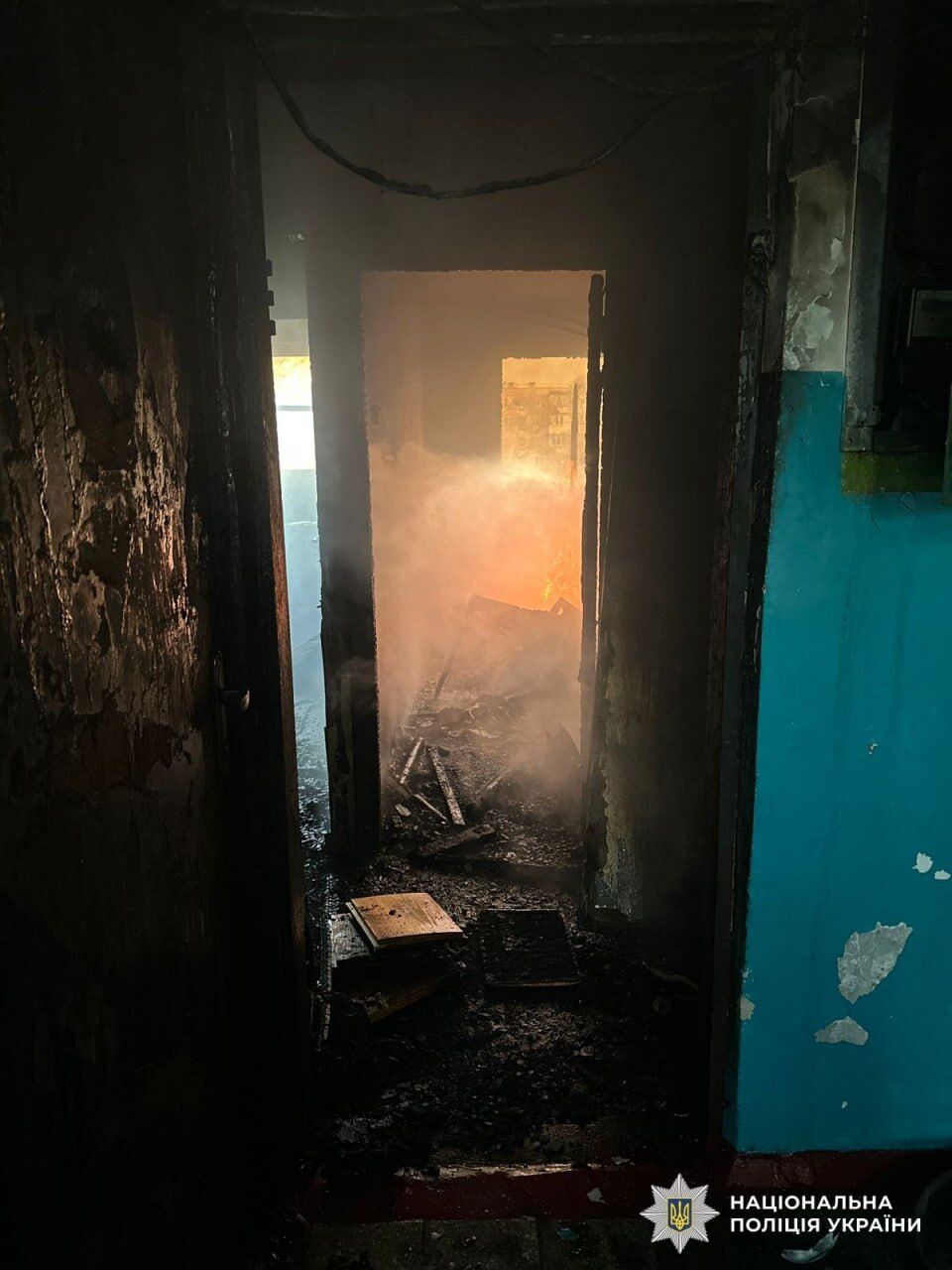 У Харкові ворожий дрон влучив у багатоповерхівку: горять квартири, є постраждалі. Відео