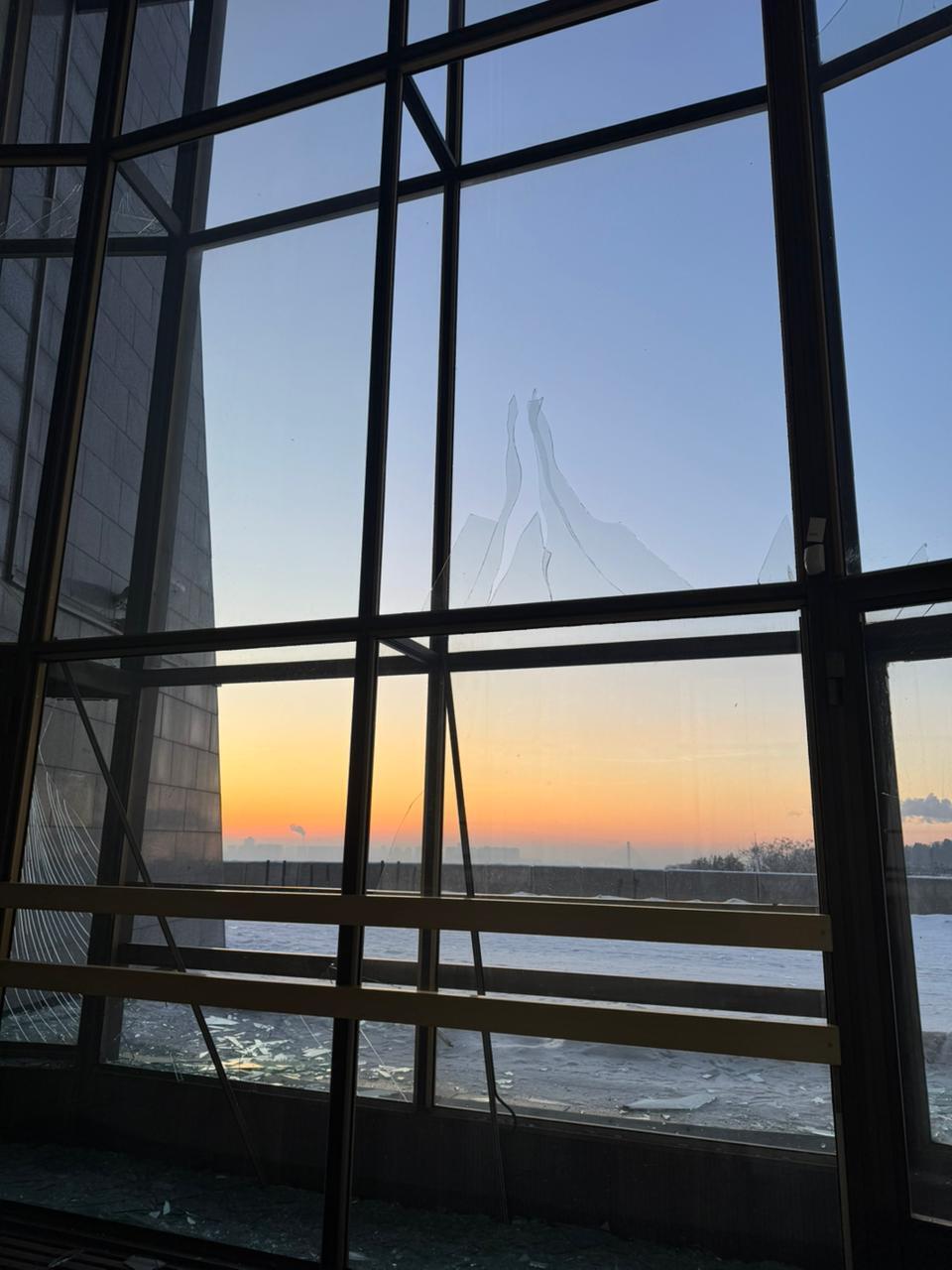 У Києві внаслідок атаки РФ пошкоджено музей у підніжжі монумента "Батьківщина-мати". Усі подробиці та фото