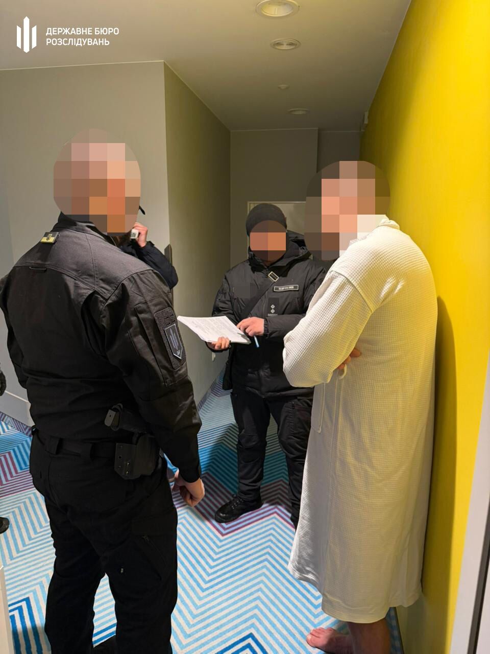 Бив мобілізованих та знімав свої дії на відео: на Київщині повідомили про підозру офіцеру ТЦК. Фото