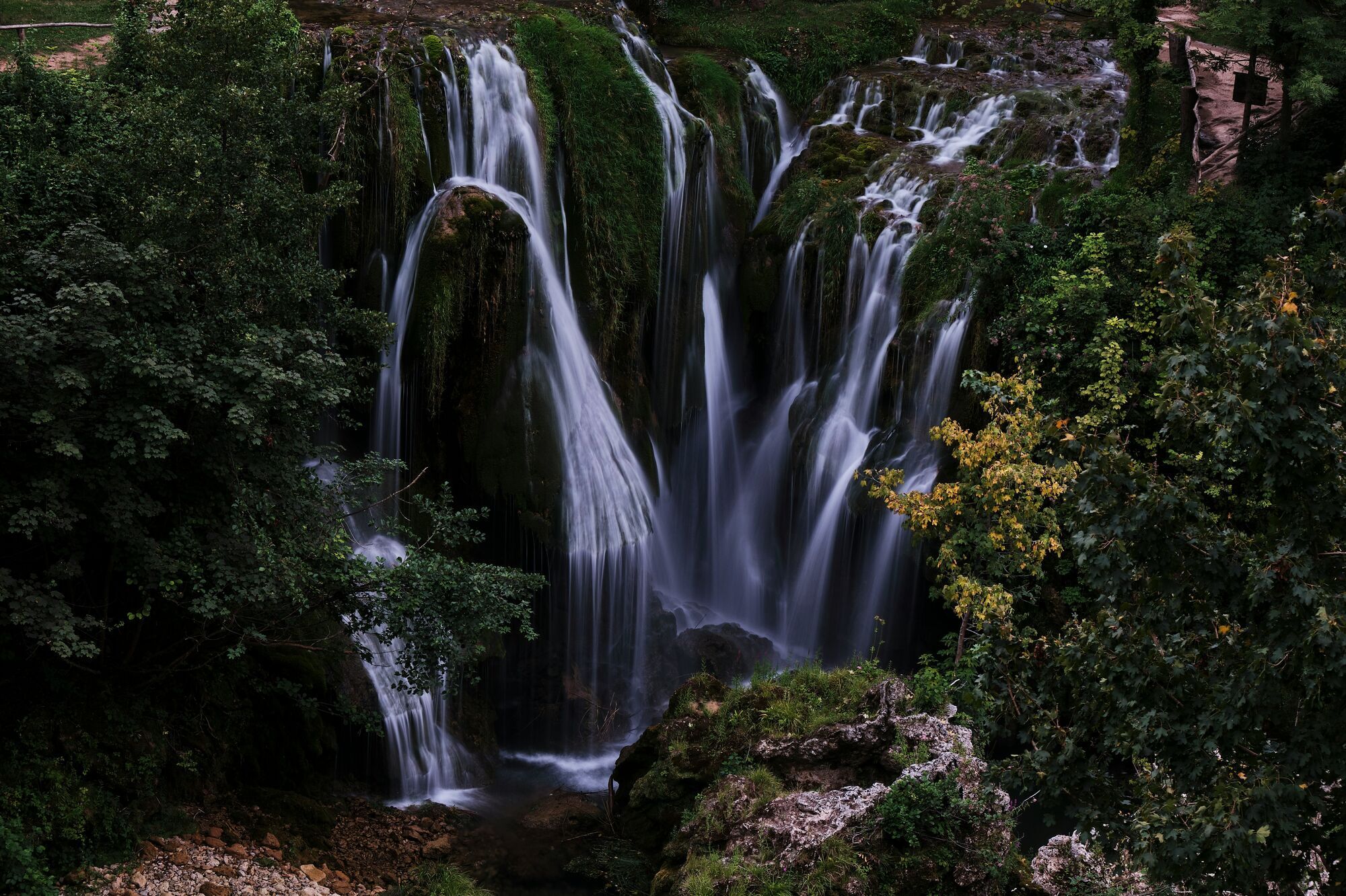 Райское место: туристам посоветовали село в Хорватии, где более 20 водопадов