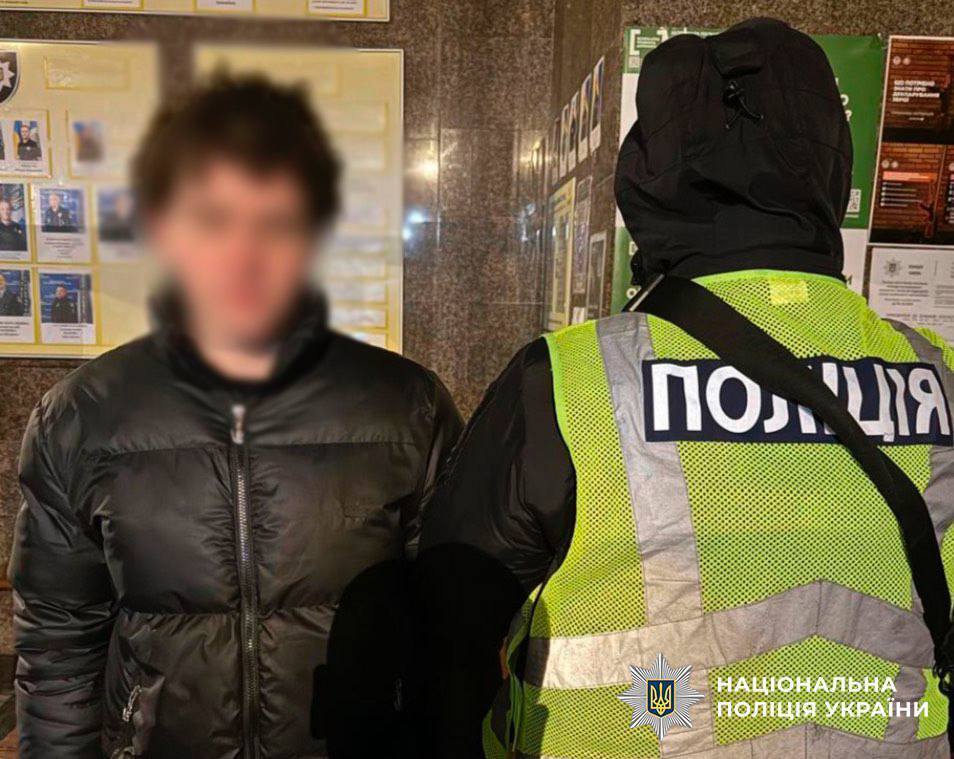 Устроил хайп в центре Киева на фоне блэкаутов: полицейские оперативно нашли "блогера". Фото и видео