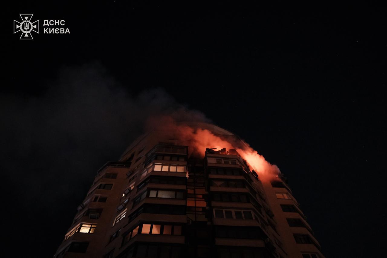 Россия атаковала Киев ракетами и дронами: произошли пожары, есть пострадавшие. Фото и видео