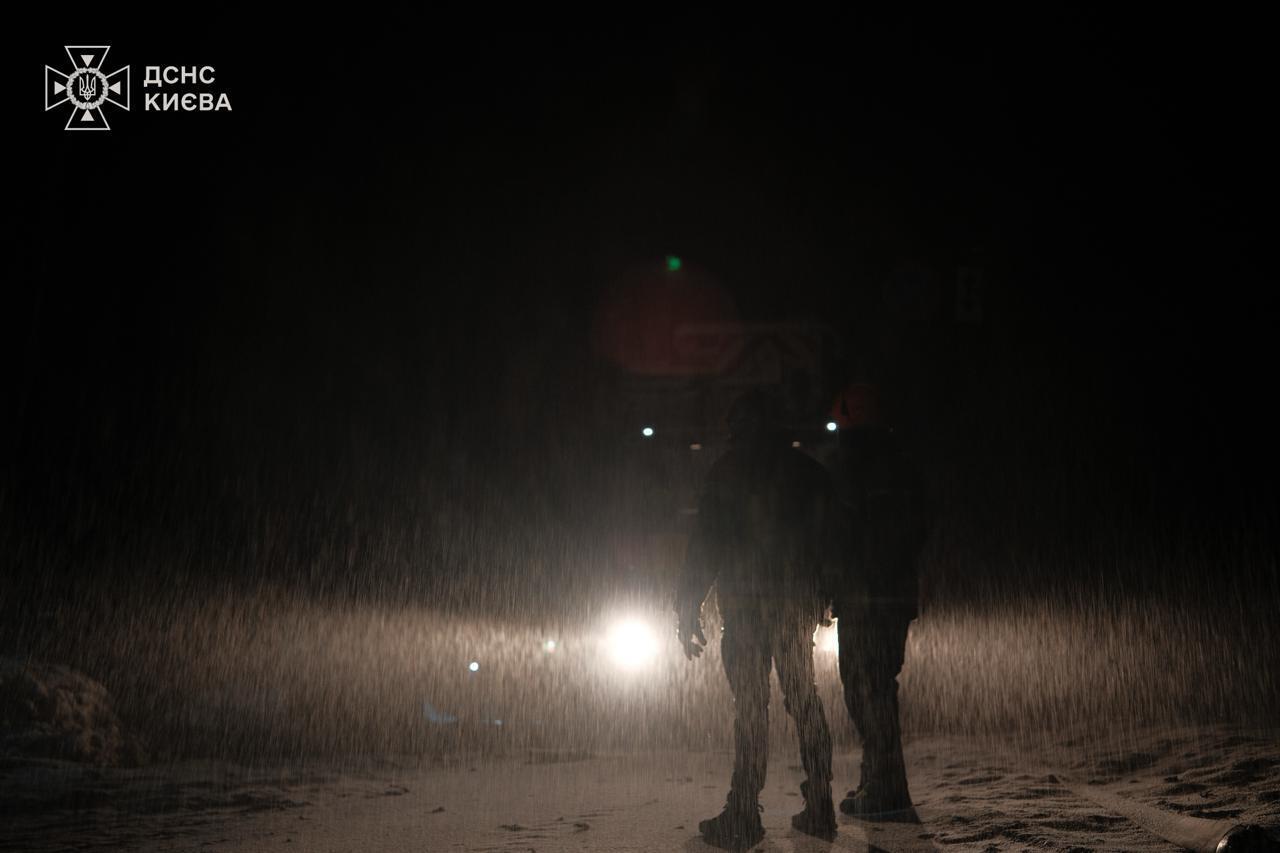 Россия атаковала Киев ракетами и дронами: произошли пожары, есть пострадавшие. Фото и видео