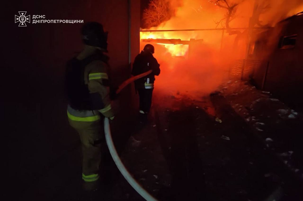 Россия массированно атаковала Днепропетровскую область дронами и ракетами: произошли пожары, есть разрушения. Фото