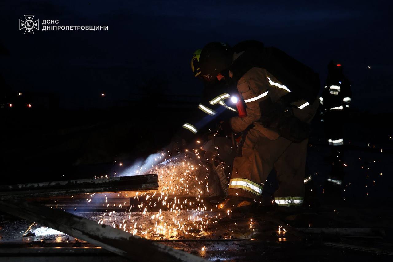 Россия массированно атаковала Днепропетровскую область дронами и ракетами: произошли пожары, есть разрушения. Фото