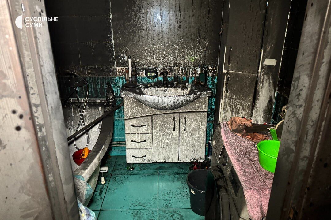 "Два попадания": в доме, который попал под удар РФ в Сумах, были 5-летние двойняшки. Фото и видео