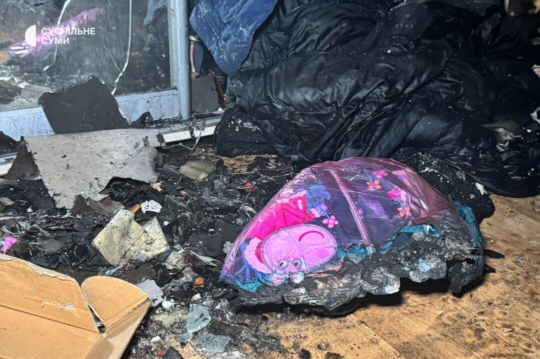 "Два попадания": в доме, который попал под удар РФ в Сумах, были 5-летние двойняшки. Фото и видео