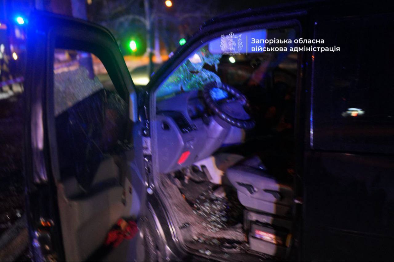 Росія вдарила по Запоріжжю, коли люди діставались додому: загинуло двоє підлітків. Фото й відео