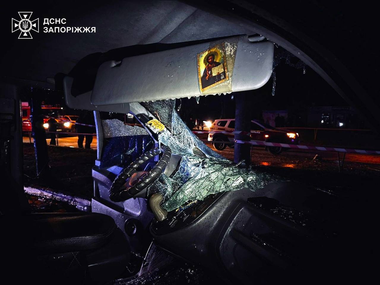 Росія вдарила по Запоріжжю, коли люди діставались додому: загинуло двоє підлітків. Фото й відео