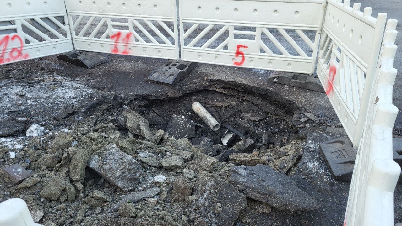 У Києві внаслідок атаки РФ пошкоджено музей у підніжжі монумента "Батьківщина-мати". Усі подробиці та фото