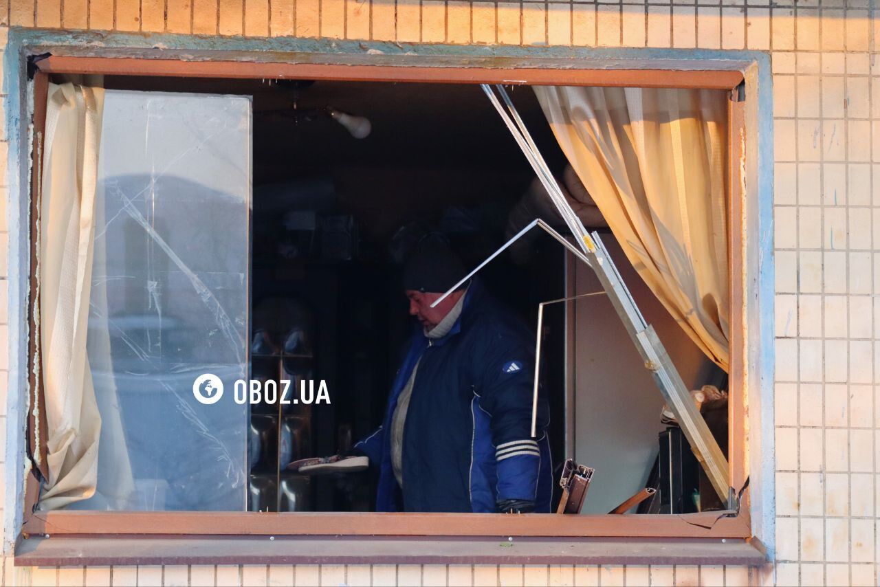 У Харкові ворожий дрон влучив у багатоповерхівку: горять квартири, є постраждалі. Відео