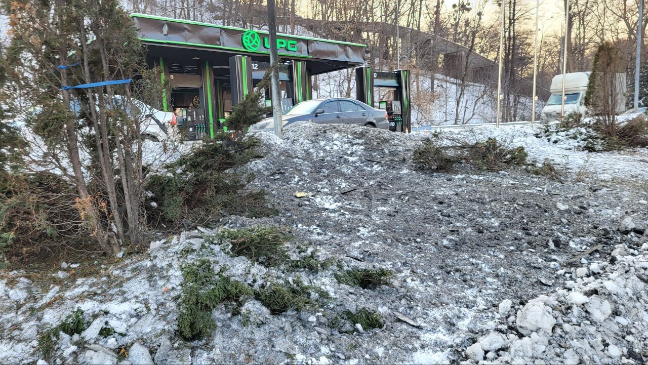 У Києві внаслідок атаки РФ пошкоджено музей у підніжжі монумента "Батьківщина-мати". Усі подробиці та фото