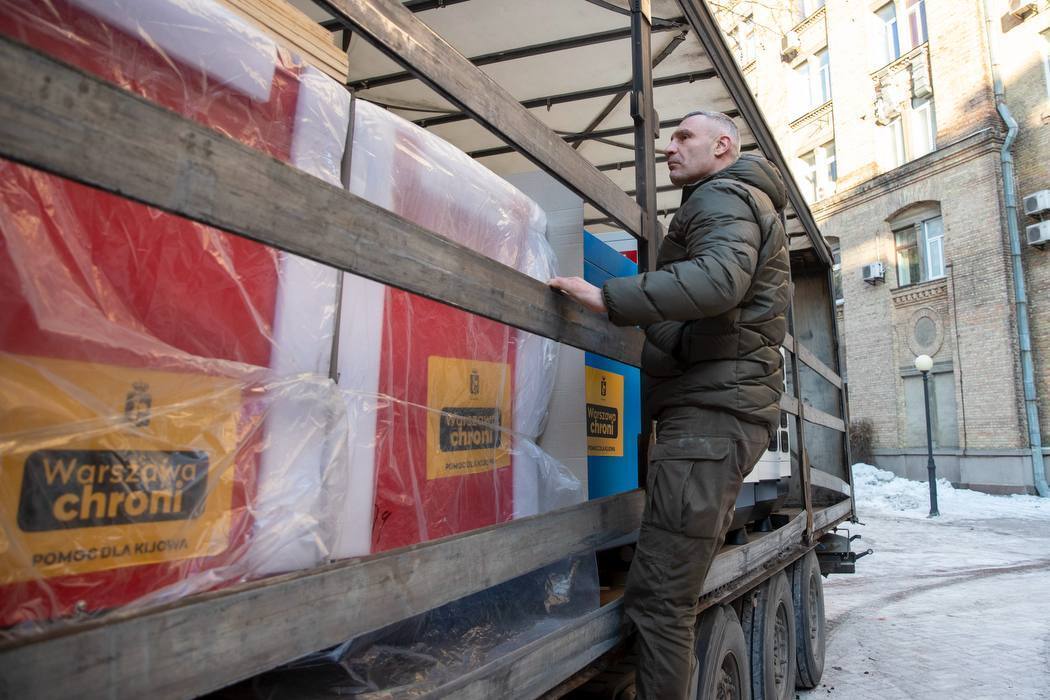 Київ отримав чергову партію генераторів від Варшави: Кличко показав обладнання. Фото