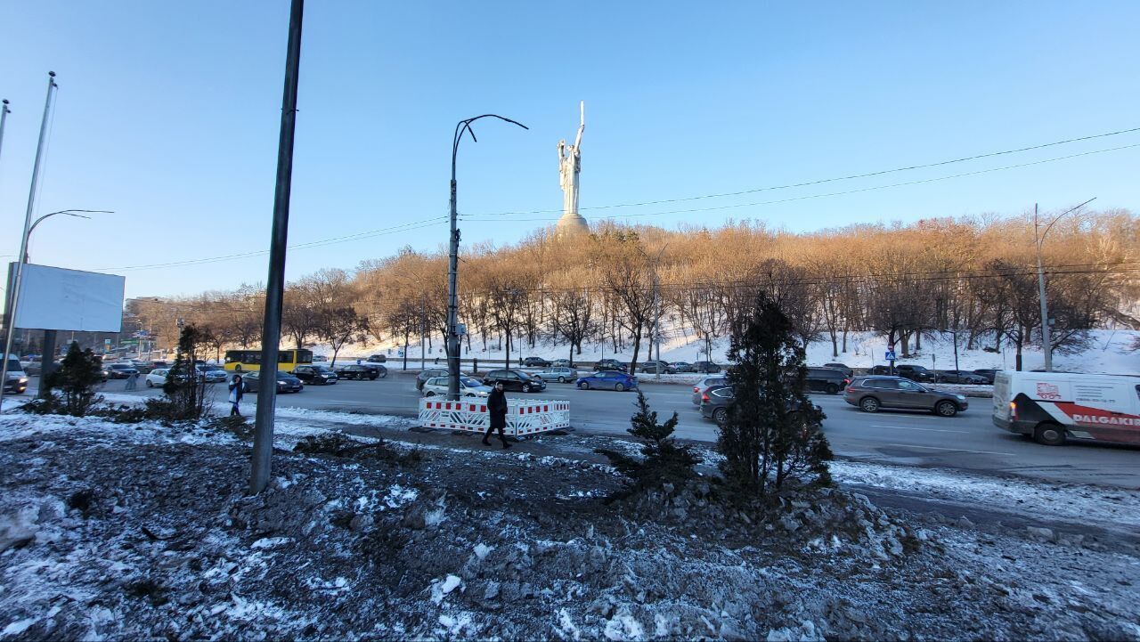 У Києві внаслідок атаки РФ пошкоджено музей у підніжжі монумента "Батьківщина-мати". Усі подробиці та фото