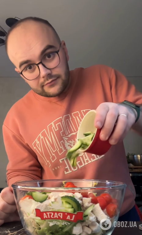 Який смачний салат приготувати з курячим філе: рецепт без майонезу