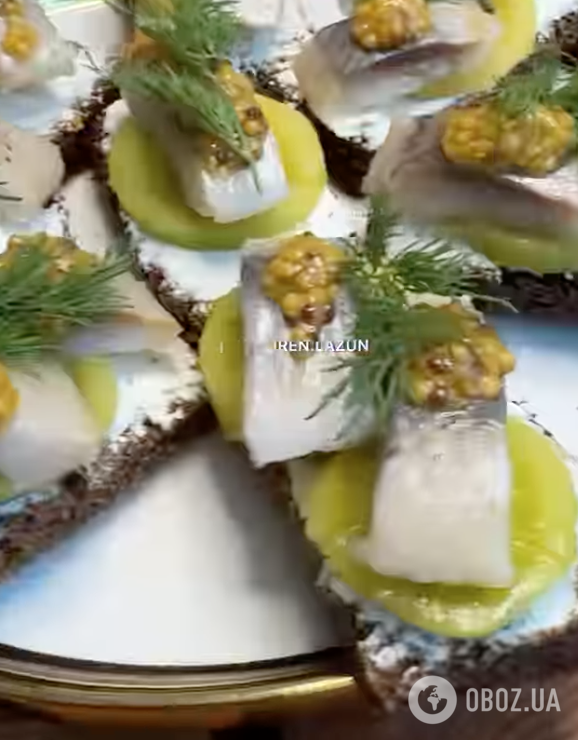 Корисні бутерброди з оселедцем за 2 хвилини: рецепт найкращої зимової закуски