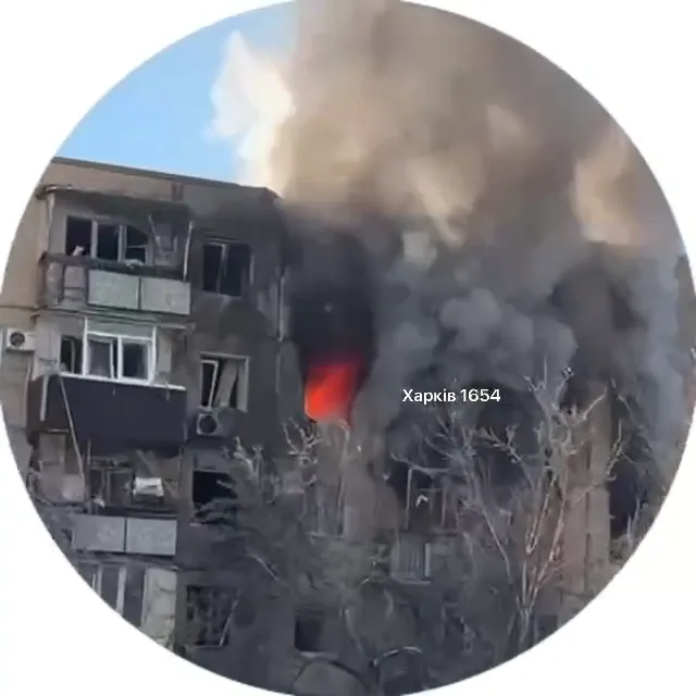 У Харкові ворожий дрон влучив у багатоповерхівку: горять квартири, є постраждалі. Відео