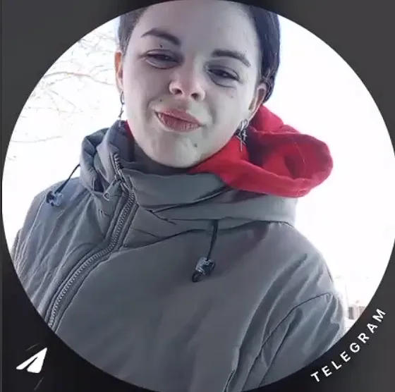 "Жаль, что у меня был один патрон": на Житомирщине 16-летняя девушка выстрелила в собаку из винтовки и сняла все на видео