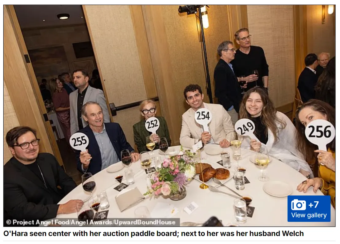 Появилось редкое фото Кэтрин О'Хары из "Один дома" во время последнего выхода в свет: перед смертью она сильно похудела