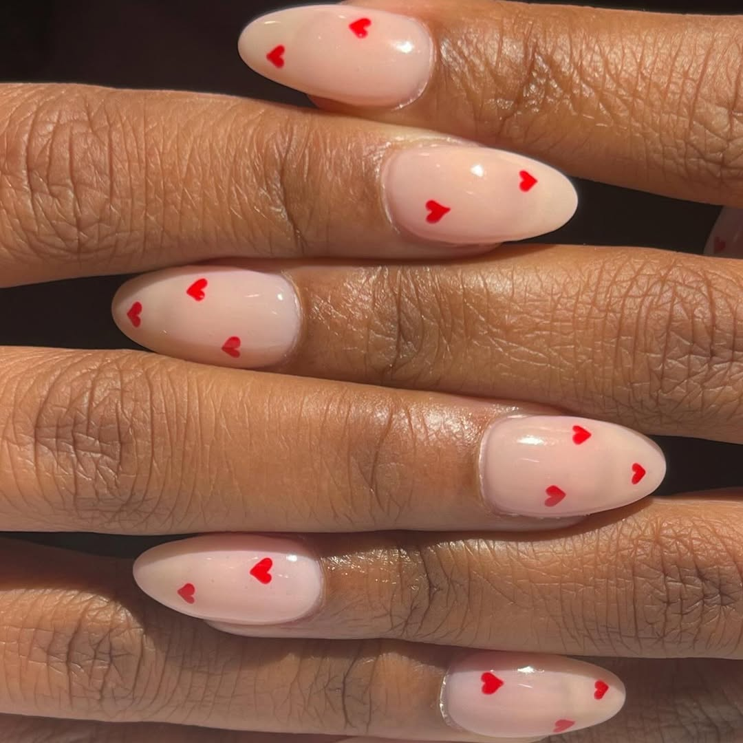 Какой маникюр сделать на День святого Валентина: эффектные и милые идеи