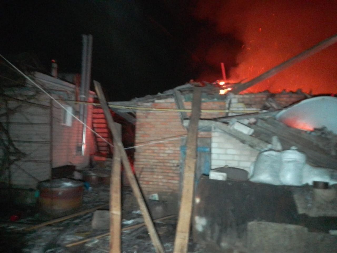 Окупанти вдарили по Дніпропетровщині: сталися пожежі, є загиблі та поранені. Фото