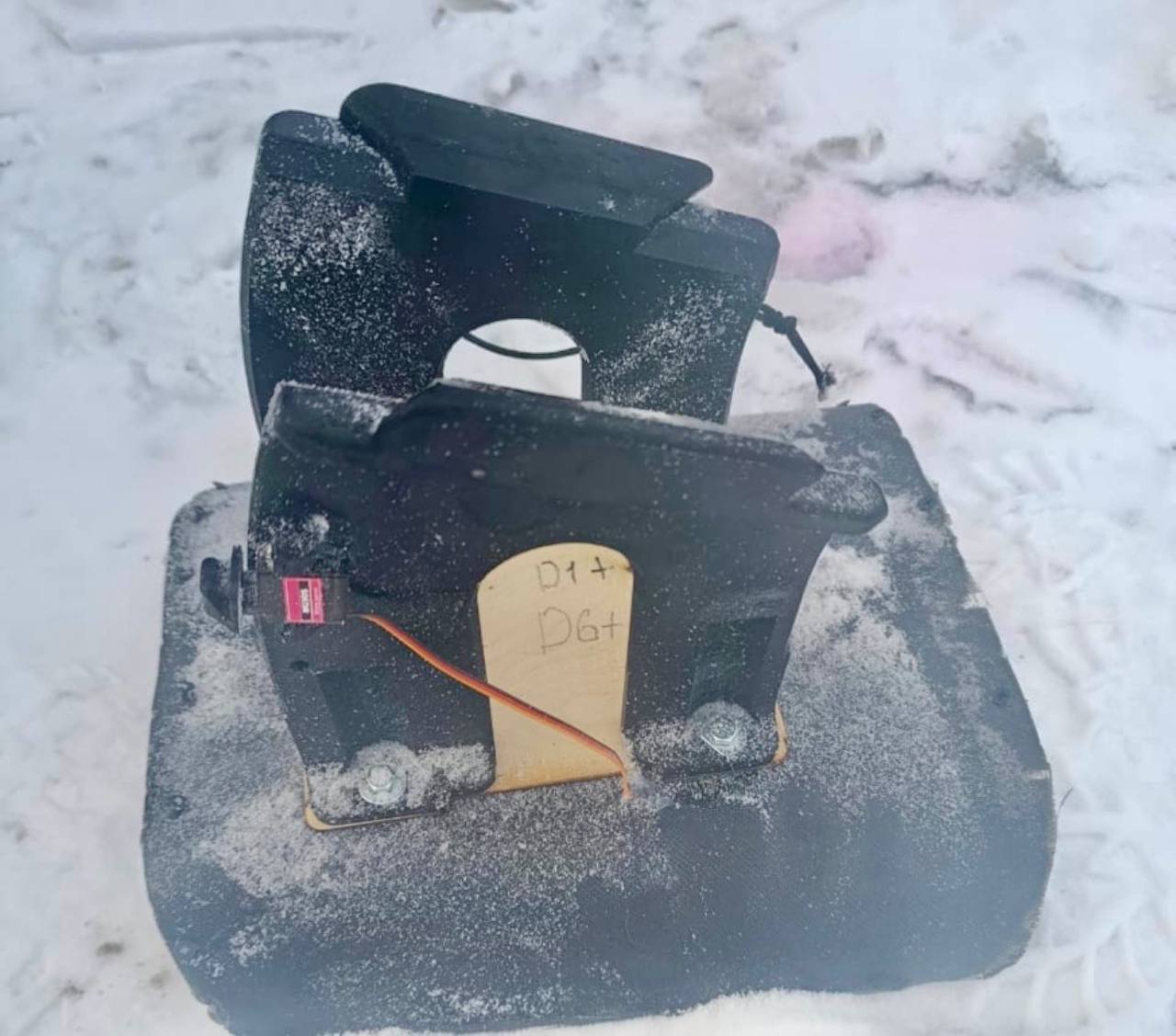 Військові зафіксували перше використання БпЛА "Гербера" в ролі носія FPV-дрона. Фото