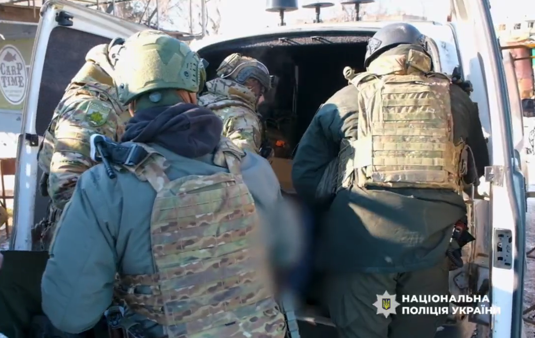 Зупиняли масовані кровотечі: поліція показала перші хвилини після ворожого удару по Дружківці. Відео