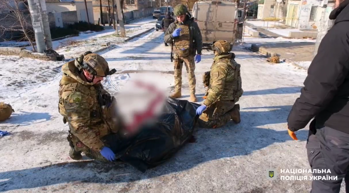 Зупиняли масовані кровотечі: поліція показала перші хвилини після ворожого удару по Дружківці. Відео