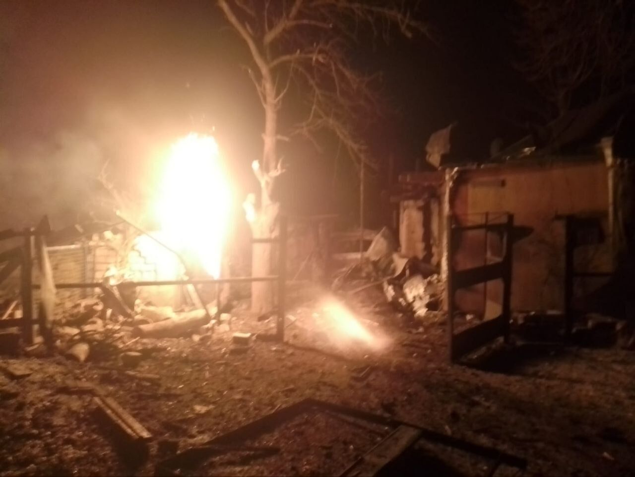 Окупанти вдарили по Дніпропетровщині: сталися пожежі, є загиблі та поранені. Фото