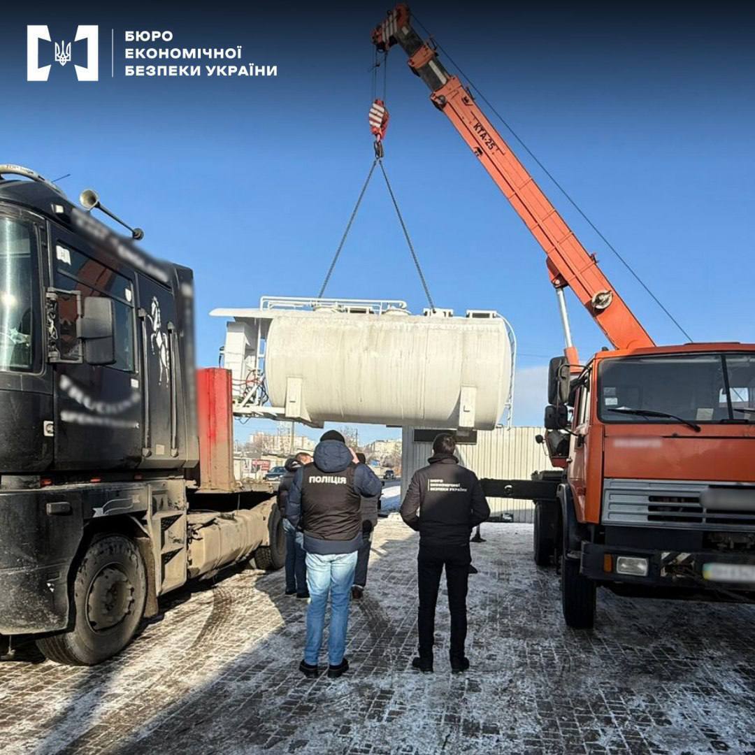 На подпольных заправках украинцам заливали бензин, дизтопливо и автогаз