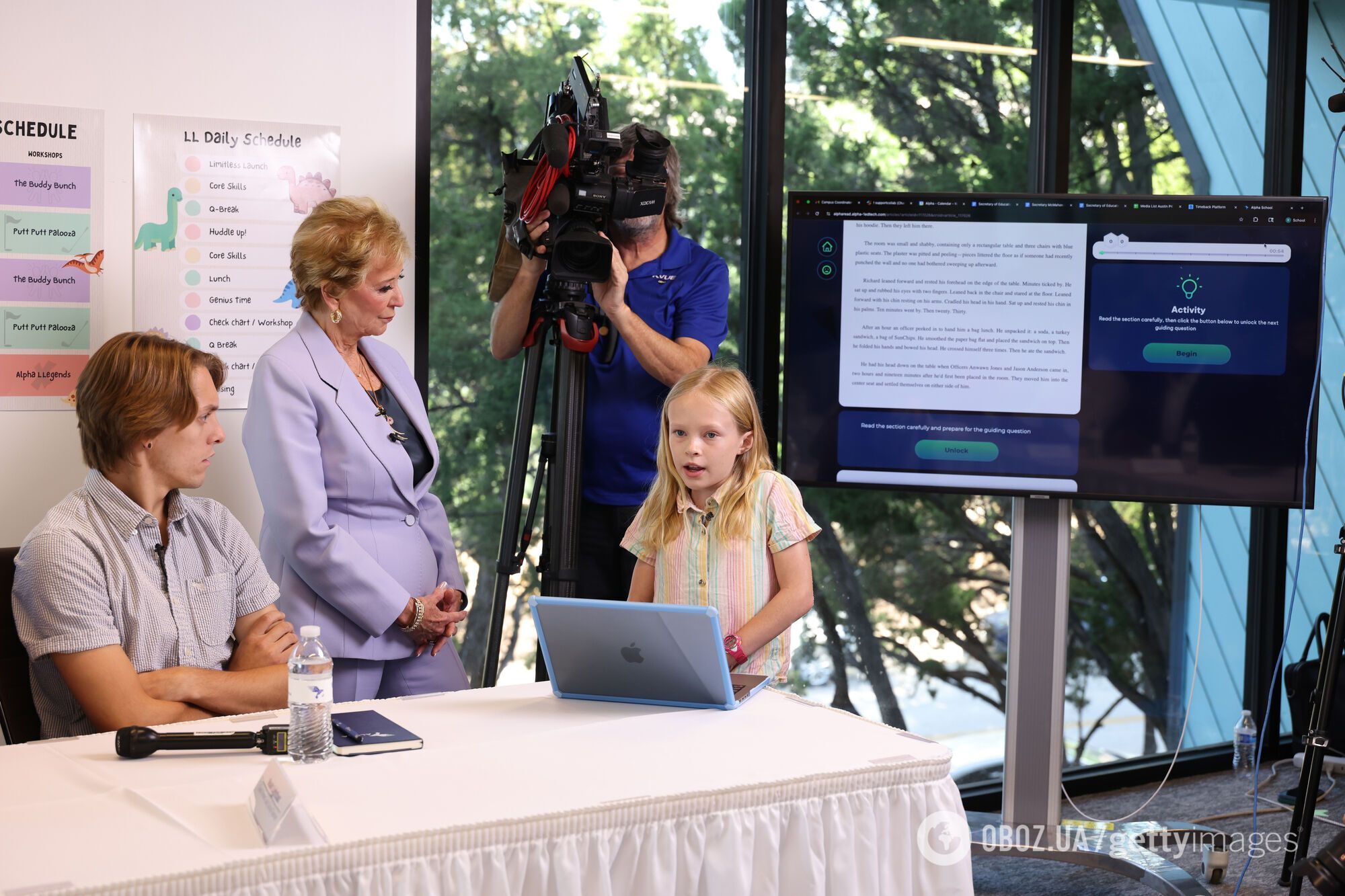 Навчання коштує $65 тисяч і триває лише 2 години на день: у Кремнієвій долині відкрили приватну школу, де вчителів замінив ШІ