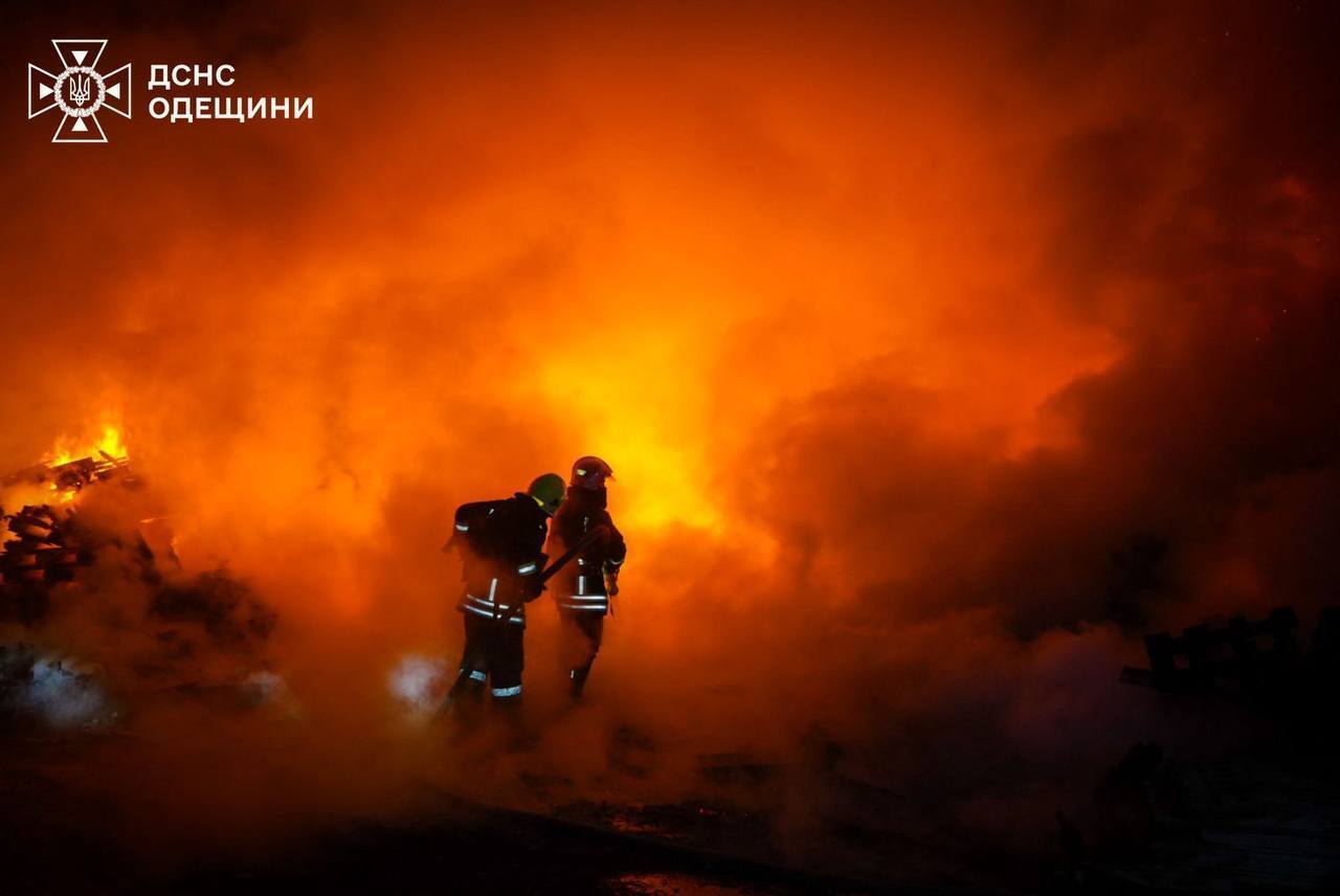 Окупанти вдарили по Одесі дронами: пошкоджено десятки будинків, школу та два дитсадки. Фото