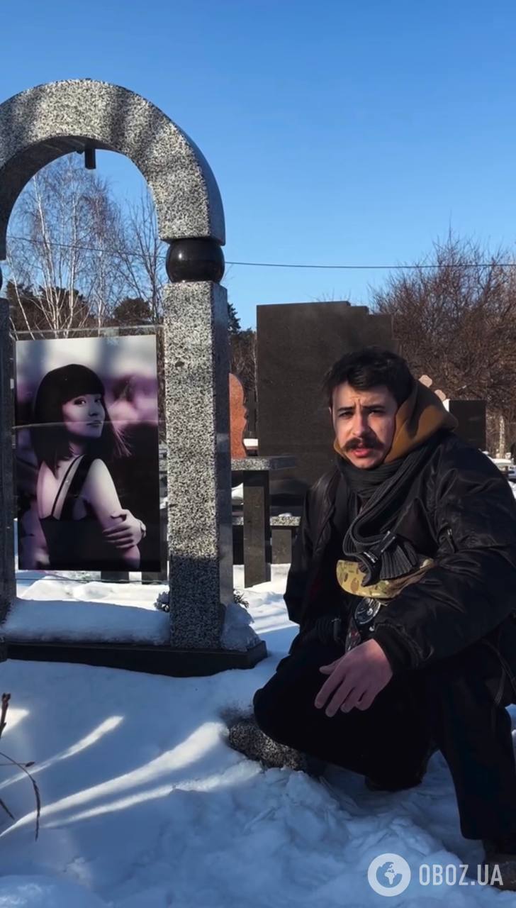 "Ты должен жить за двоих". Сын Константина Грубича растрогал обращением к украинцам на могиле своей сестры