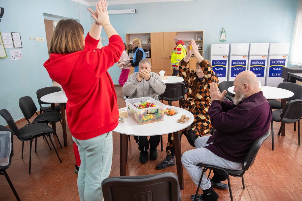 Кличко відвідав санаторій, де розмістили киян, які залишилися без тепла і світла після обстрілів. Фото