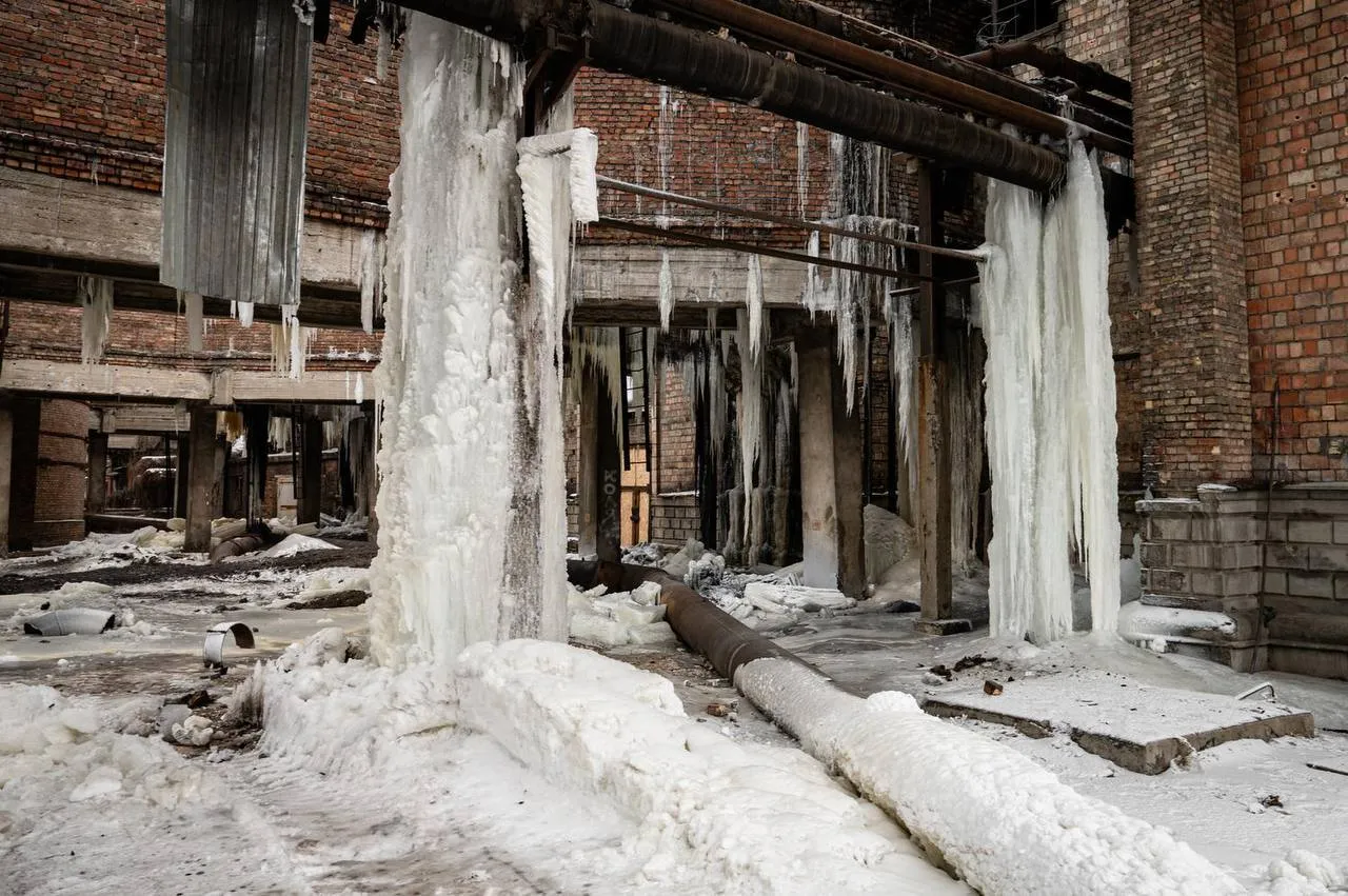 Ударили 5 ракет, станция уничтожена: Кулеба показал кадры с Дарницкой ТЭЦ