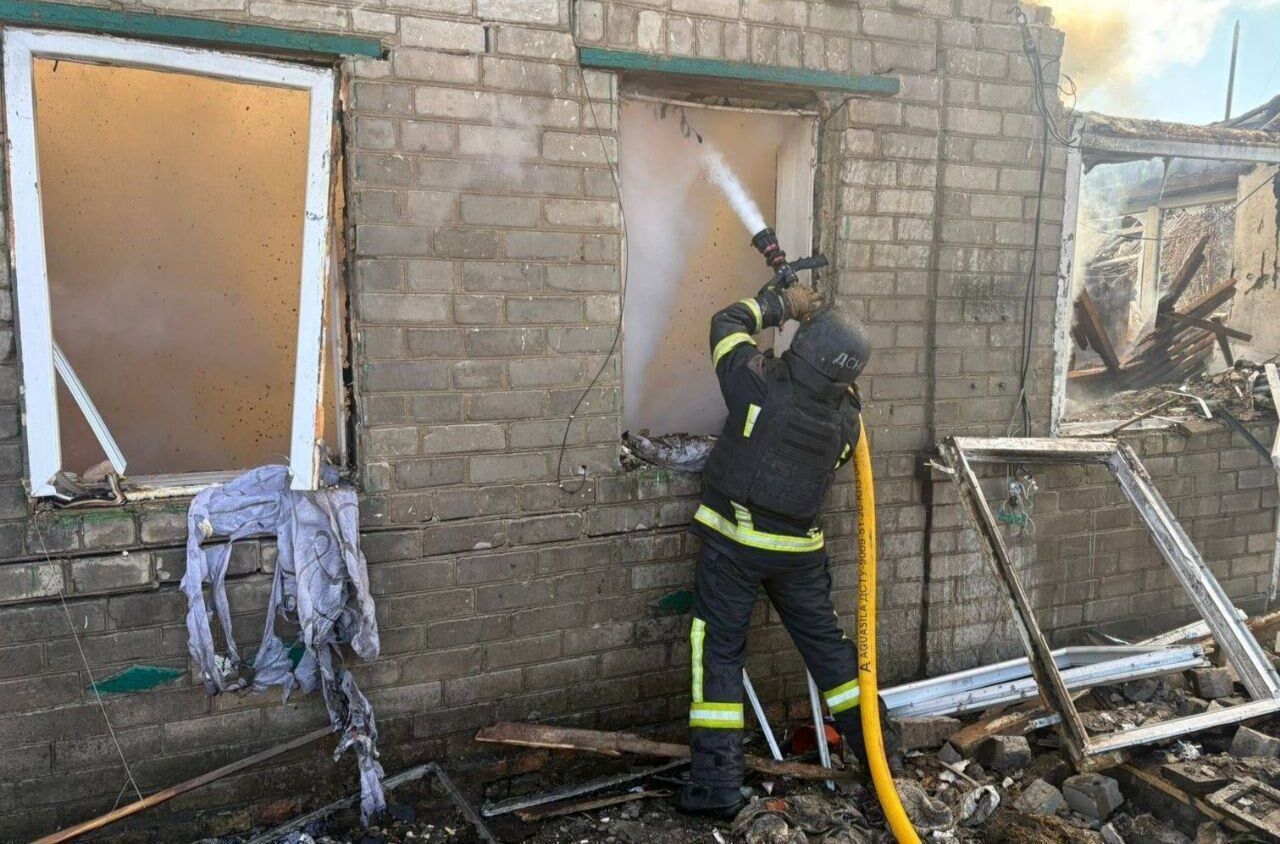 Окупанти атакували чотири райони Дніпропетровщини: є пошкодження, серед постраждалих – 15-річний юнак. Фото