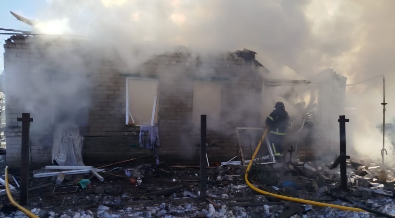 Окупанти атакували чотири райони Дніпропетровщини: є пошкодження, серед постраждалих – 15-річний юнак. Фото