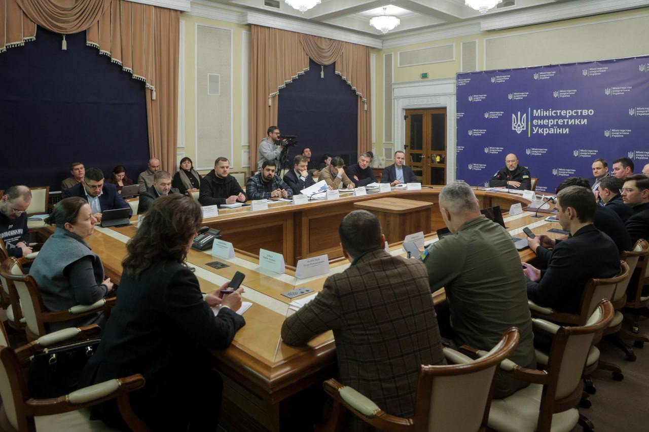 "Графики отключений могут ухудшаться": Шмыгаль оценил ситуацию в энергетике и предупредил о новых атаках РФ