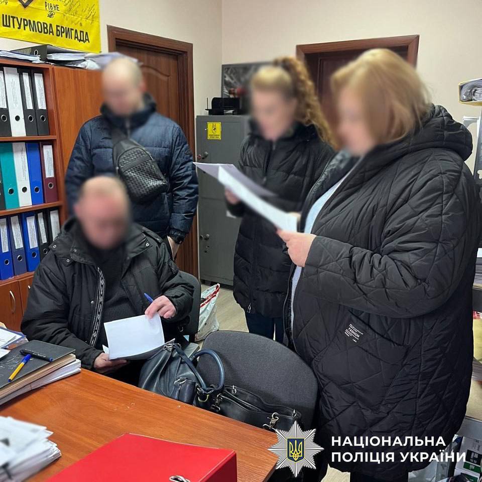 У Києві викрили ще трьох лікарів, які заробляли на ухилянтах: торгували фіктивними довідками. Подробиці справи та фото