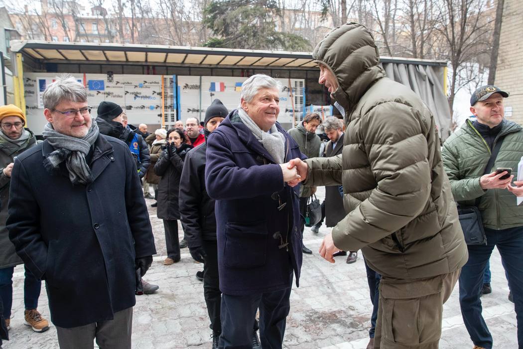 Київ отримав від Франції партію генераторів: Кличко показав обладнання. Фото